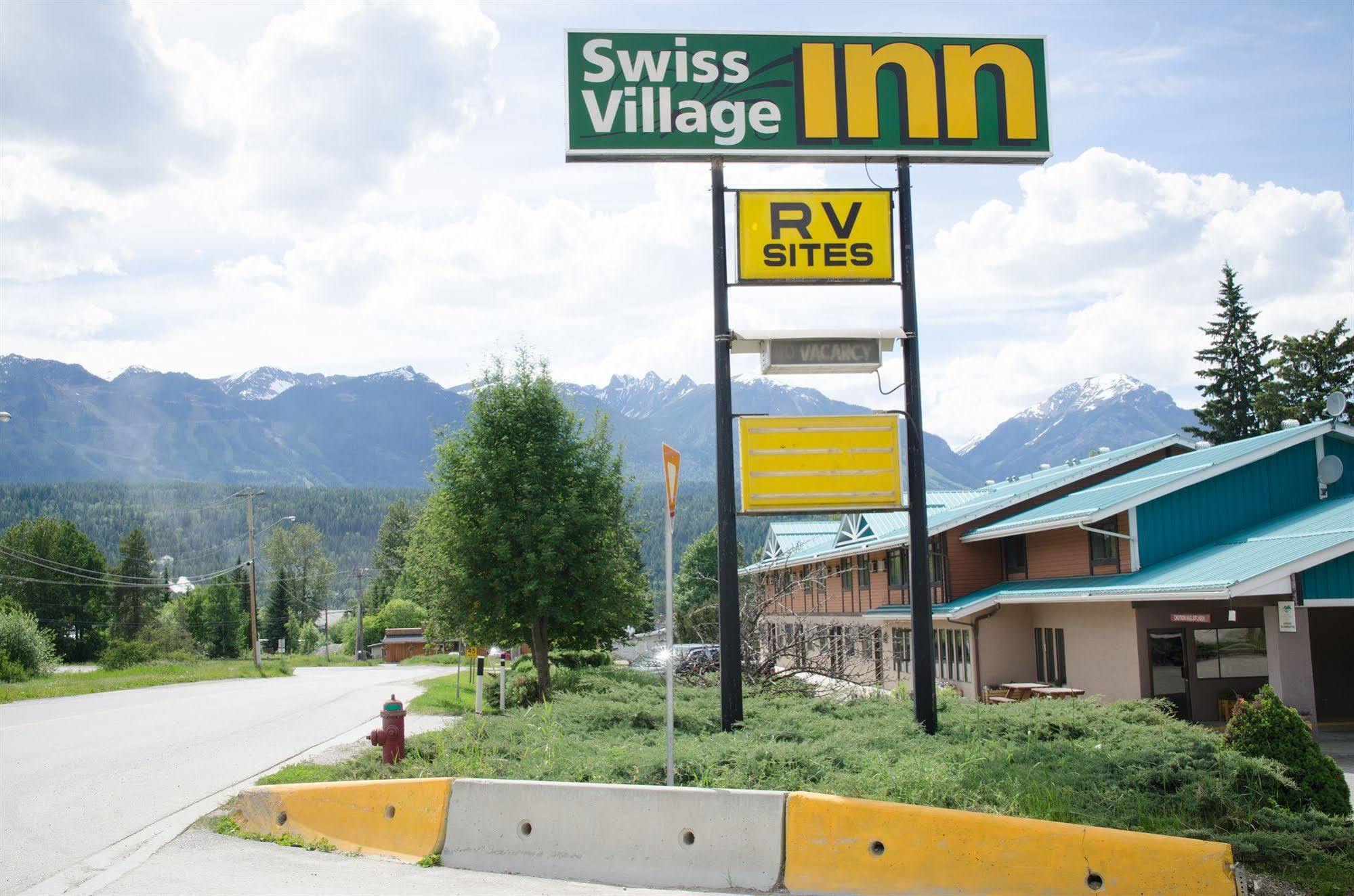 Swiss Village Inn Golden Esterno foto
